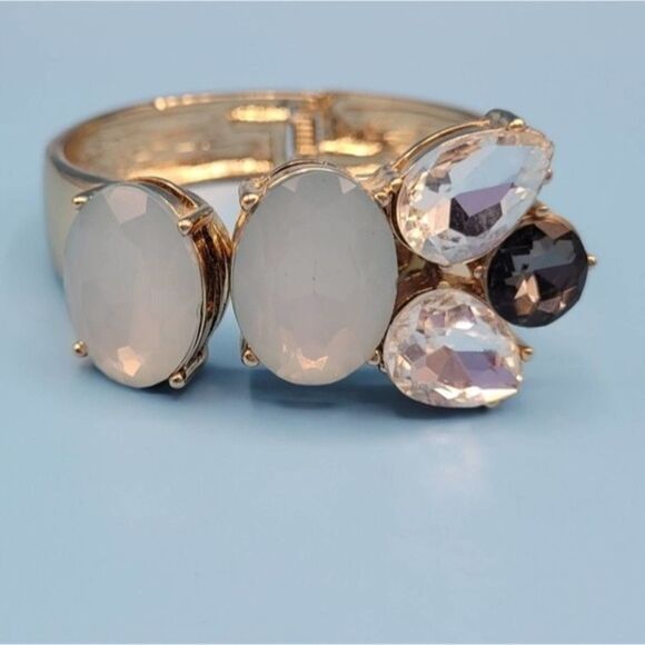 📦 The Limited bangle large rhinestones chunky gold tone ✨️ bracelet - Picture 7 of 8